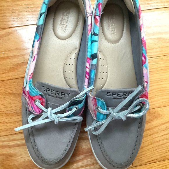 Sperry Boat  shoes  for women. Size 8.  Leather upper and pink floral fabric. - Picture 1 of 6